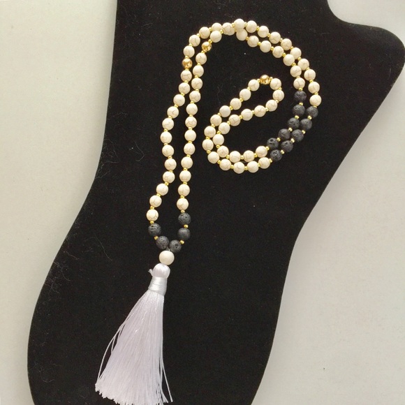Jewelry - 🎁SALE🎁 Boho Tassel Necklace Ivory, White & Gold